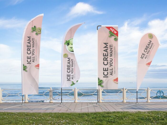 Beachflag Modellübersicht aufgestellt an einer Promenade